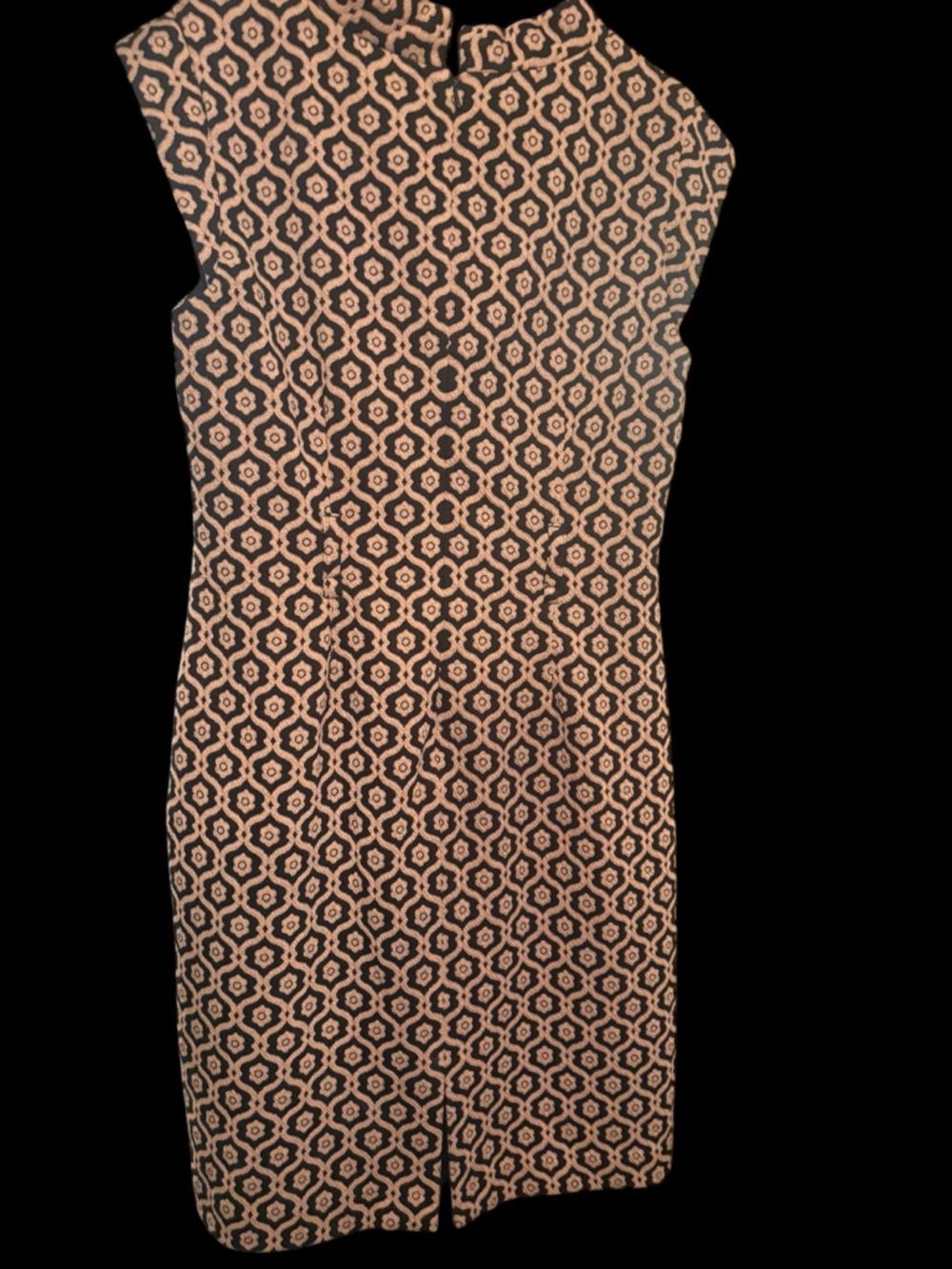 Sleeveless Geometric Print Sheath Dress in Black and Beige